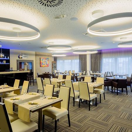 Hotel Tenis Zvolen Buitenkant foto