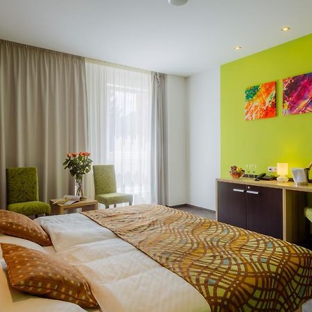 Hotel Tenis Zvolen Buitenkant foto
