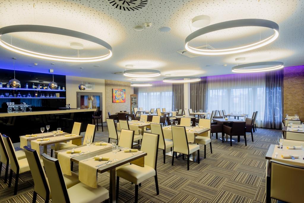 Hotel Tenis Zvolen Buitenkant foto