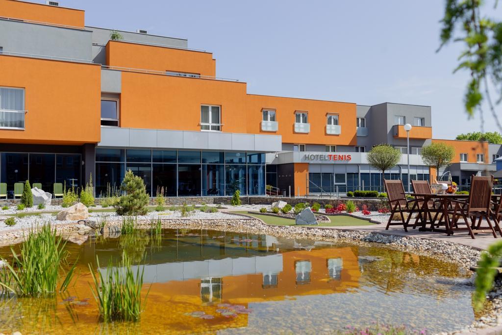 Hotel Tenis Zvolen Buitenkant foto