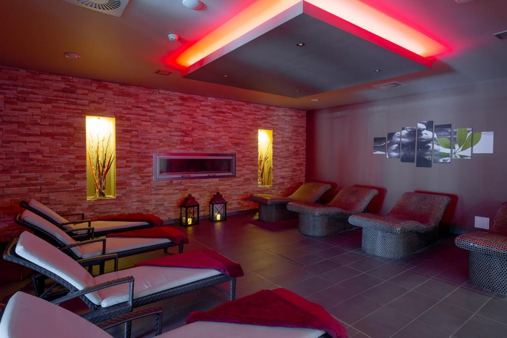 Hotel Tenis Zvolen Buitenkant foto