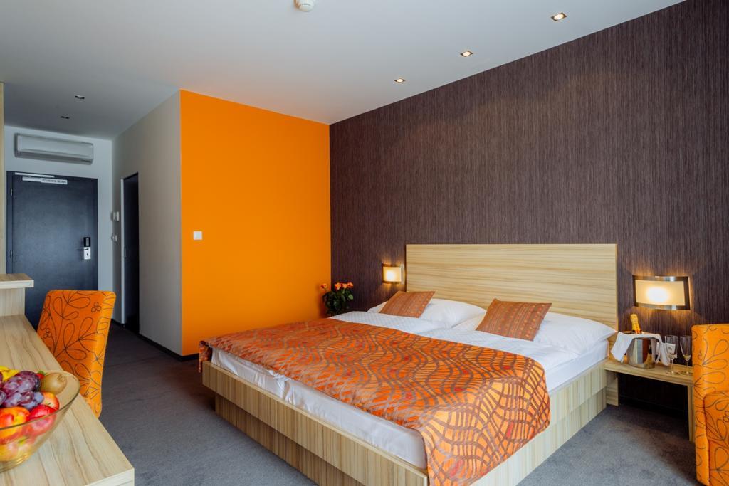 Hotel Tenis Zvolen Buitenkant foto