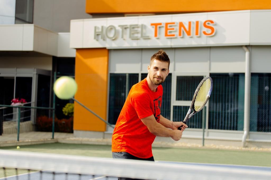 Hotel Tenis Zvolen Buitenkant foto